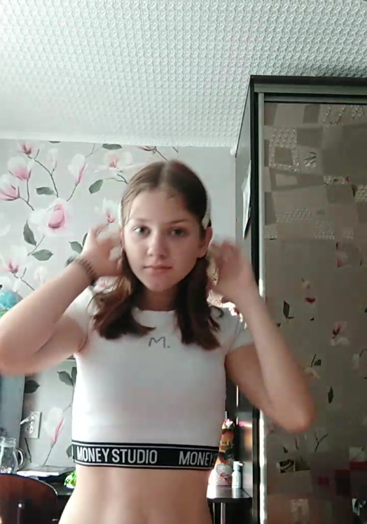 beautiful young girl showing herself completely on the live stream. thumbnail